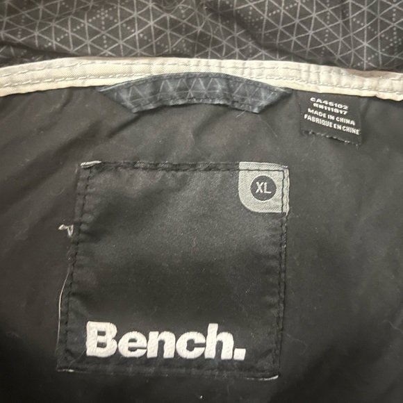 BENCH Black XL jacket with fold away hood - Picture 4 of 5